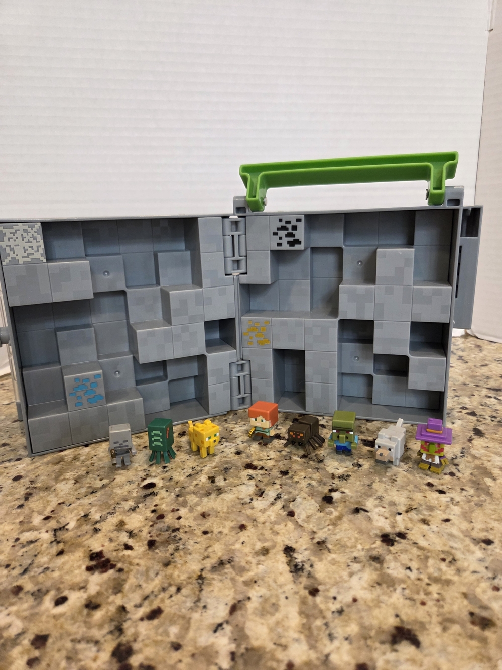 Minecraft Mini Figure Collector Case Storage Cube 2014 Mattel + 8 Figures Lot